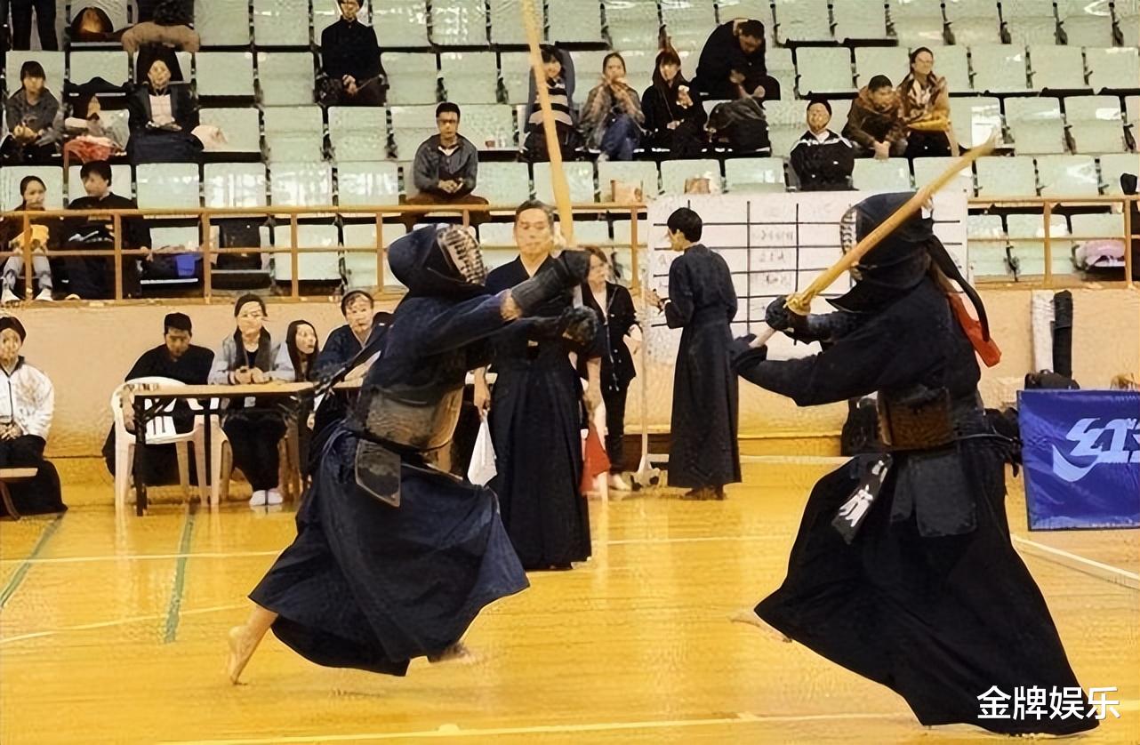 安倍晋三遇袭身亡！美女保镖更是成了笑话