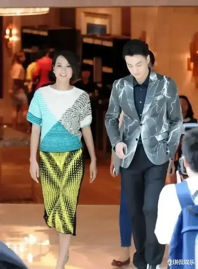 朱丹|41岁朱丹和40岁老公周一围合体秀恩爱！周一围帅气依旧，可是朱丹却老态尽显
