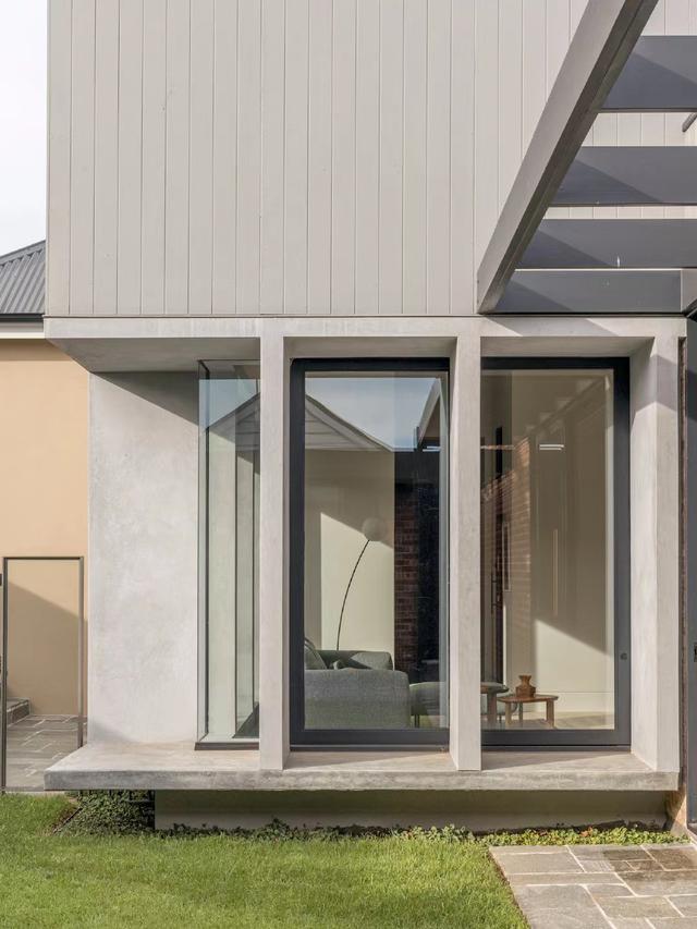 这个宁静的家,中性色调与古董、陶瓷摆件,那叫一个简约大气,美