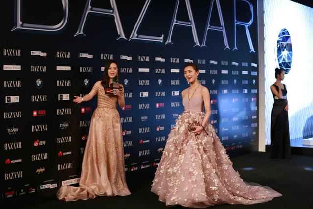 刘诗诗|刘诗诗芭莎慈善红毯