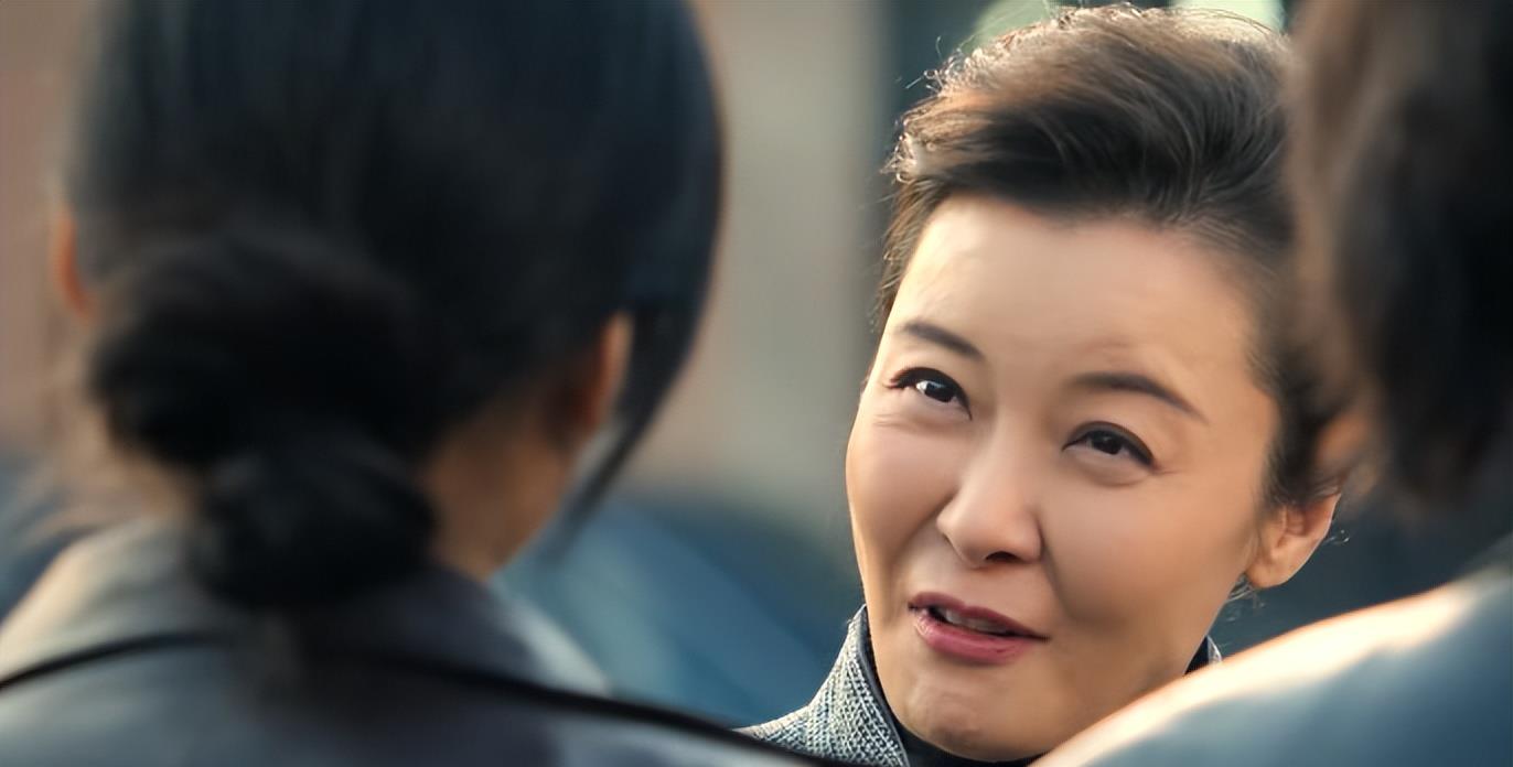 野蛮生长|全程摇头晃脑，表情狰狞，《风吹半夏》女二号把“演技炸裂”玩出新花样