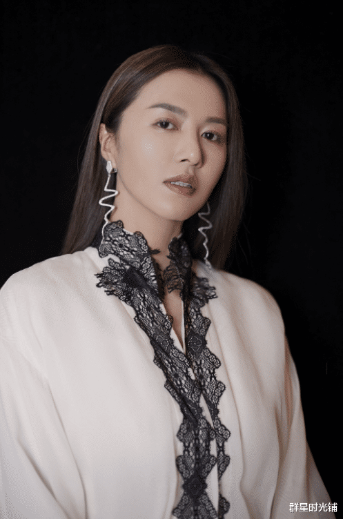 谭维维|06年超女冠军尚雯婕备受争议，谭维维遗憾获亚军，当年发生了什么