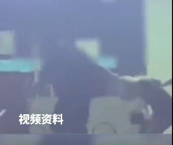 “国民少爷”翻车,伙同3人殴打路人,现场视频照片曝光下手不轻