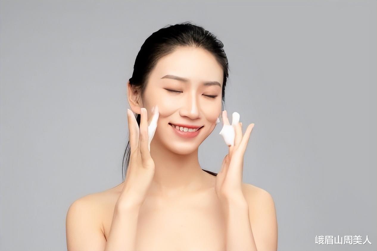 王诗龄 为什么女人上了年纪后，素颜更好看，化妆却反而显老？原因很简单