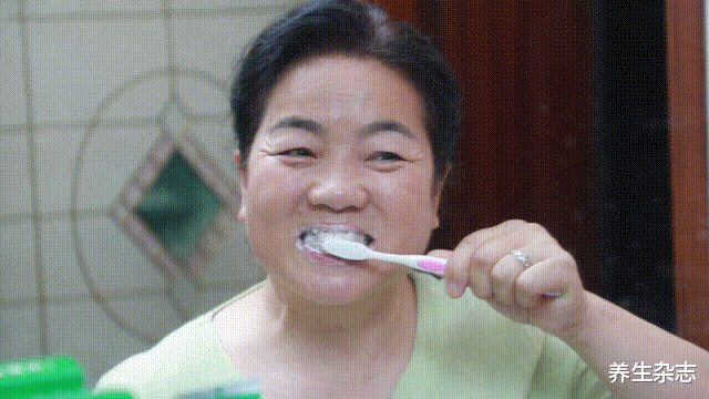 牙齿|牙龈肿痛不是平白无故的，老中医：牙齿问题，根源是胃和肾出了问题