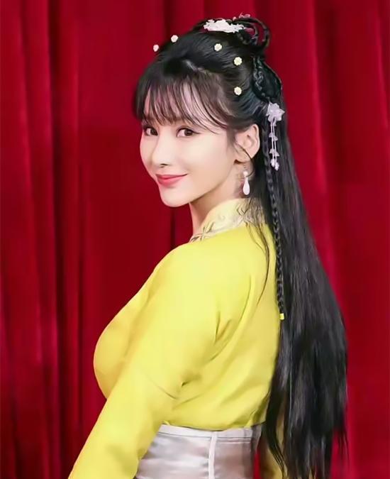 黄蓉|41岁柳岩扮“黄蓉”,黄衣造型清秀可爱,评论区却“变了味”