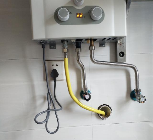 装修时提心吊胆地埋了3根PVC管,入住后发现真好用