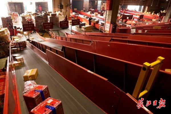 京东|京东年货节迎来“小年狂欢”，当日超90万件包裹分拣、出港