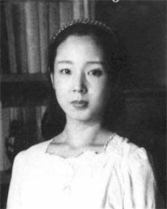 严歌苓|严歌苓母亲：拒绝首长，嫁打杂小伙，被离婚要求和“小三”比厨艺