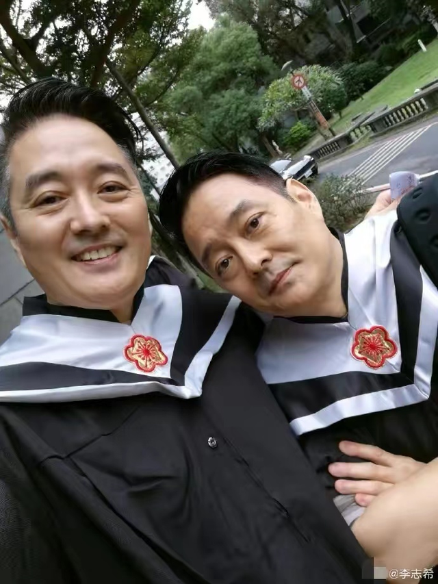 李志希|56岁台湾老戏骨暂居安徽，身形消瘦白发明显，大赞祖国文化引人赞