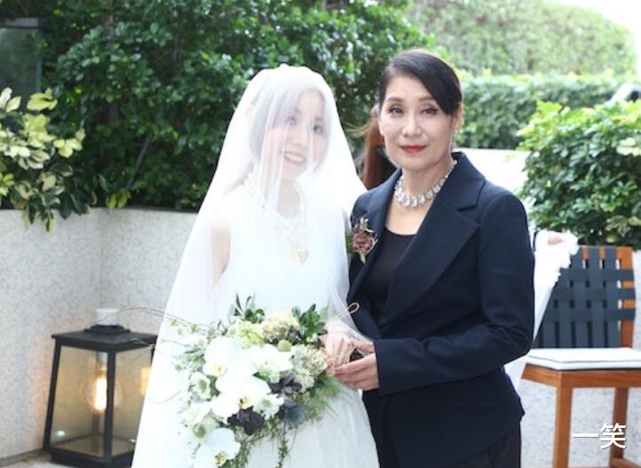 杨盼盼|63岁杨盼盼嫁女,杨慈悦含泪感激妈妈独立抚养,直言从未见过爸爸