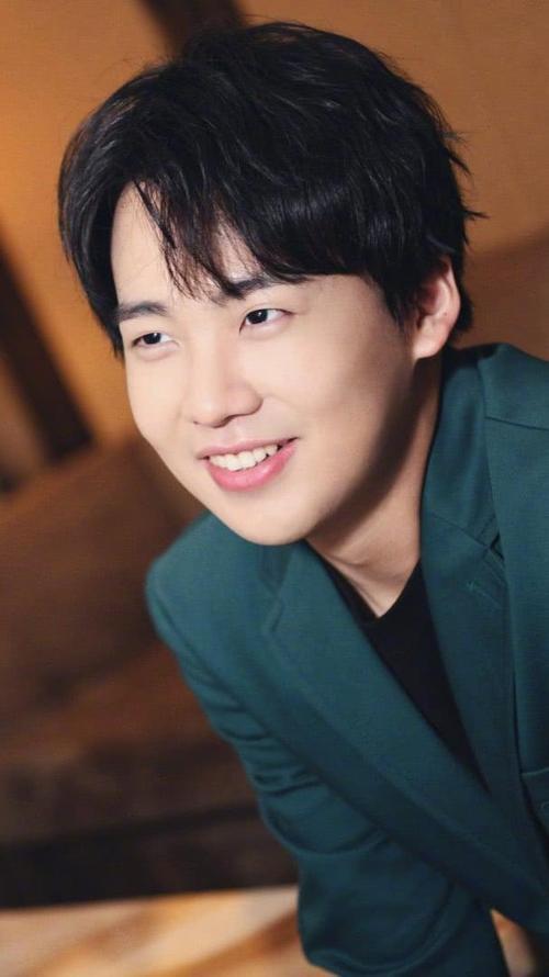 郭麒麟|郭麒麟:拍戏被意外炸飞,遭王惠骂哭后,全款秒提了辆400万豪车