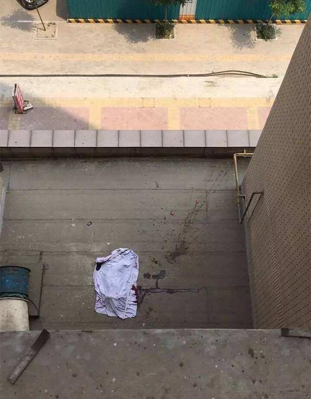 案例:离异男子因女友嫌弃孩子,将女儿从15楼抛下,称为了爱情