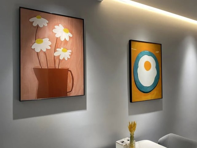 104平四口之家,客厅激光投影太过瘾,整柜的手办太壮观