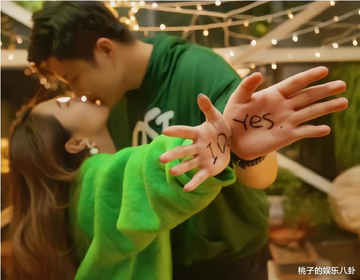 央视|央视主播金龟子的23岁女儿结婚，与老公相恋10年，承认蹭妈妈热度