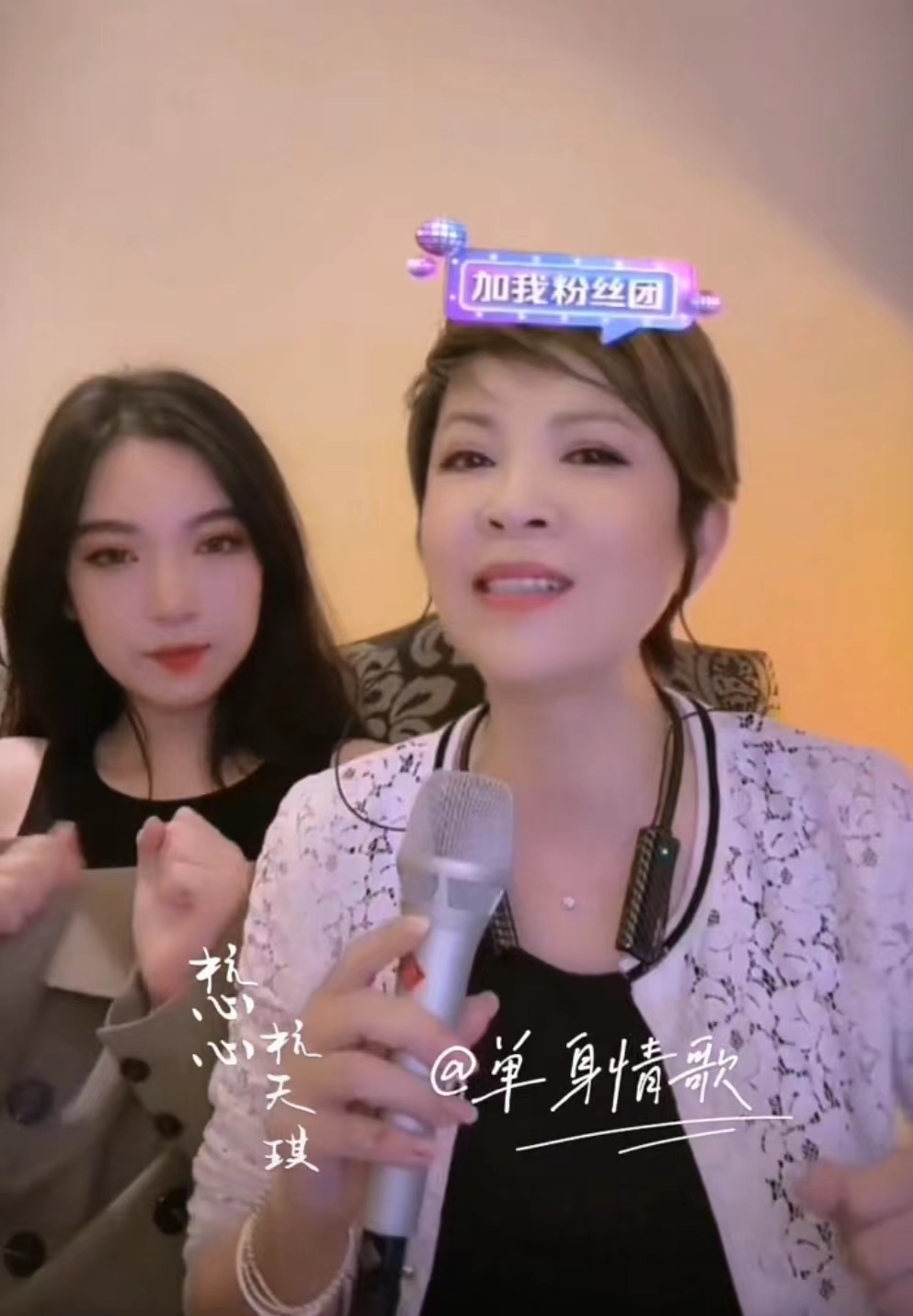 |杭天琪女儿定居四川！五官精致似妈不输女明星，曾公开痛斥父母离婚