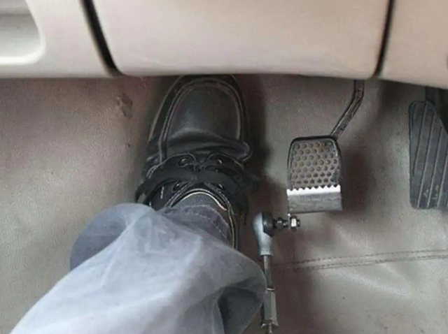 不少人因为踩错刹车出事故,那为什么不将油门和刹车分开?了解下