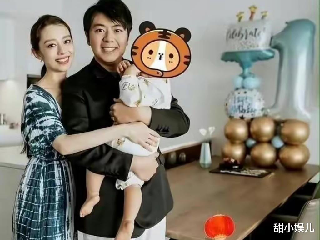 郎朗|郎朗一家度假，2岁儿子大长腿吸睛，钢琴家不能抱孩子吗？