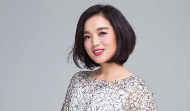 白雪|36岁娶大8岁白雪，开豪车住豪宅成人生赢家，原艺凭什么？