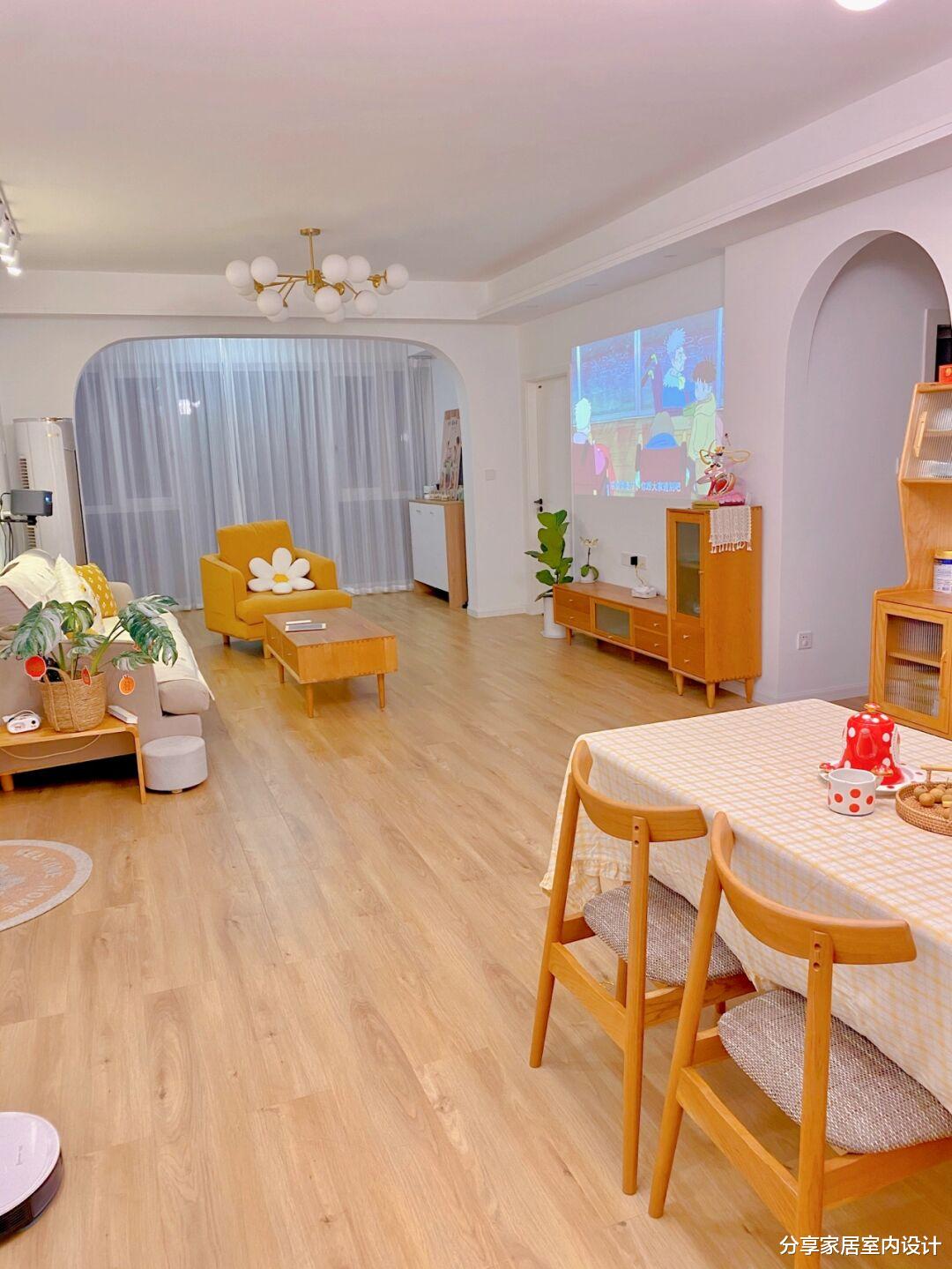 入住快半年的新房,东西越来越多,越来越充满生活气息,太喜欢了