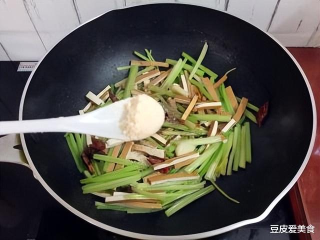 “肝脏”喜欢的5种菜，建议中老年人隔天吃，养护肝脏，身体强健