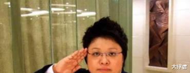 豌豆苗 韩红老师大学时期照片流出，五官精致发型干练，曾经是军艺校花