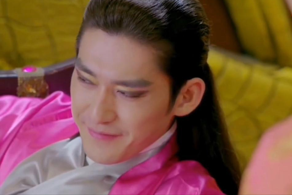 张翰|邪魅烟熏妆，台词油腻，咸猪手，别忘了张翰这部冷门剧也很辣眼睛