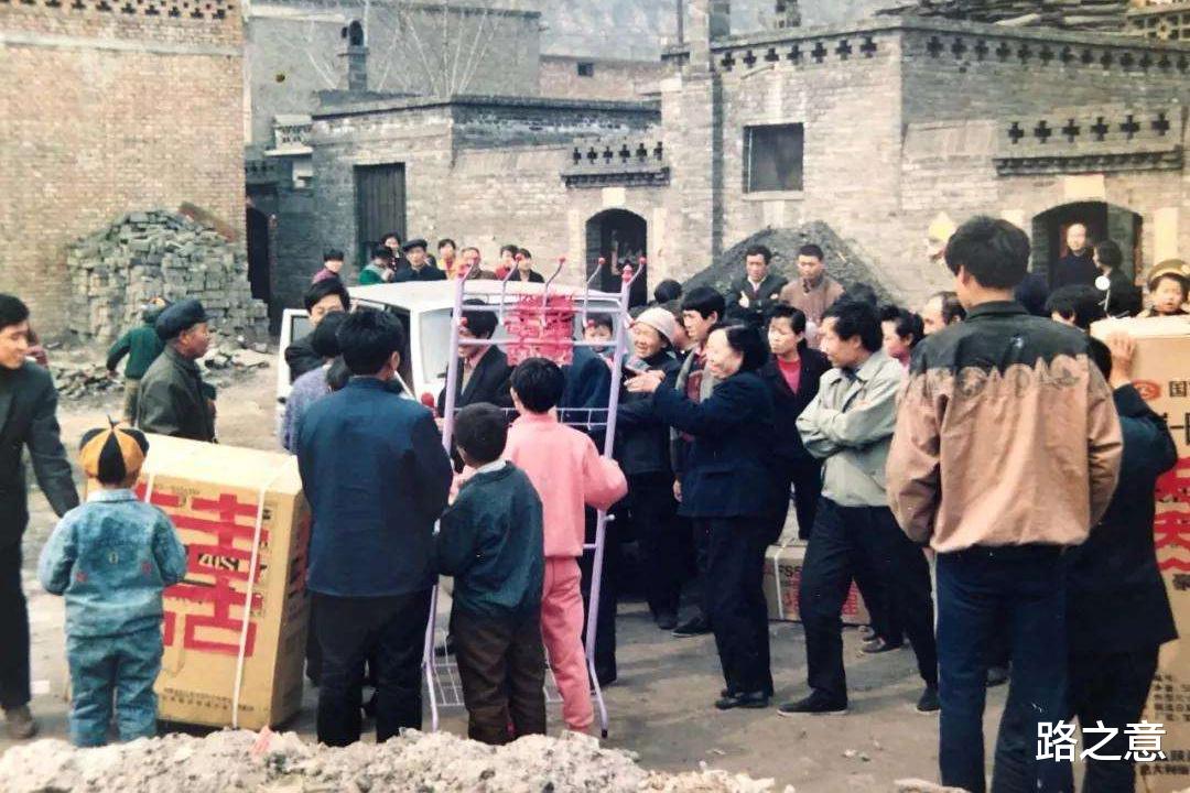 男子出轨旧情人,抛妻弃子自导自演一幕幕丑剧,1999年重庆抢劫案