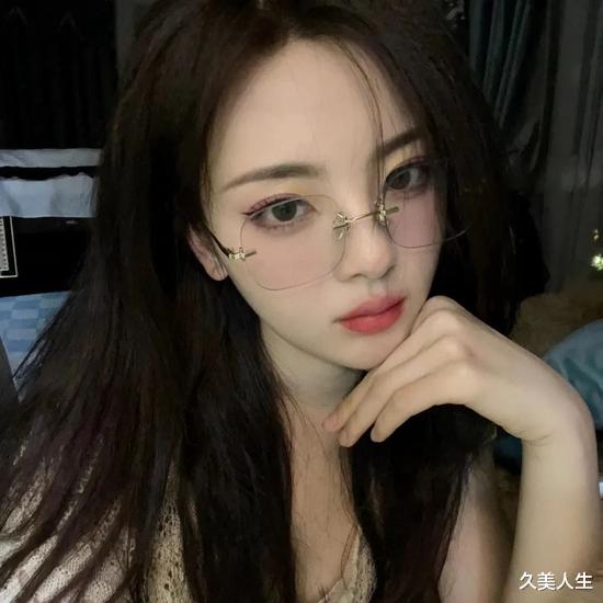 杨超越 杨超越是整了吗?怎么突然美成王祖贤了?