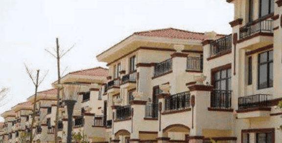 别墅|全村助他21元车票读北大，回乡直接送10亿别墅，现在却不敢归乡