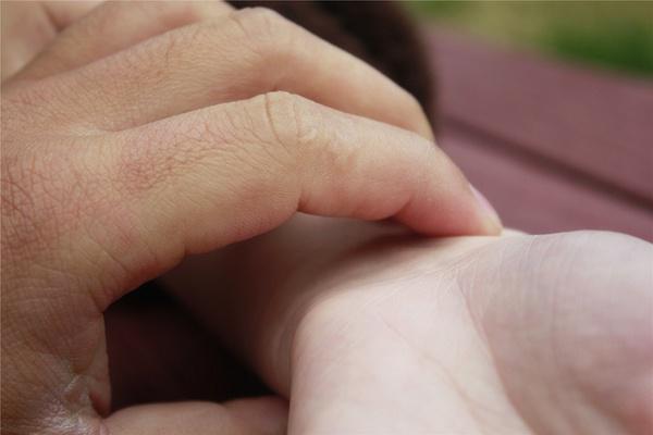 心跳|心跳稳定人长寿，每分钟心跳多少次正常？心跳快了、慢了怎么办？