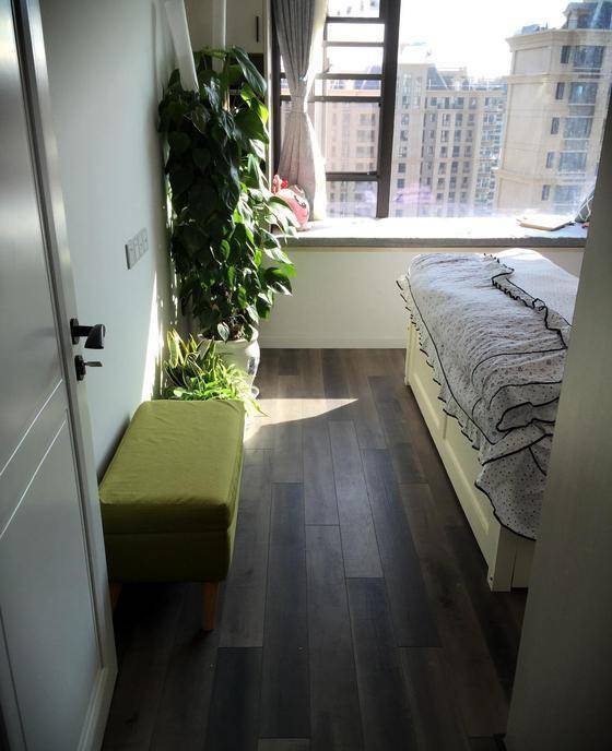 第一次见阳台防盗网这样装,很是美观,朋友们见了都夸好!