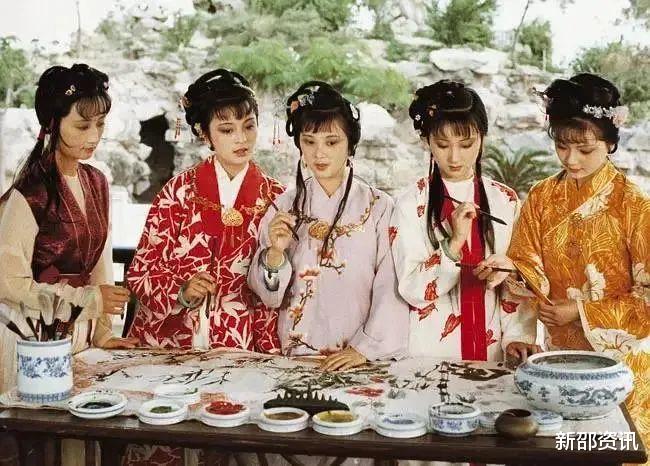 阿娇|娱乐圈7位小个子女星，拍戏得踩高跷、垫苹果箱，最娇小的仅1米53