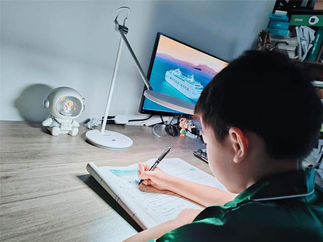 评测|南卡第一款台灯开售,据说性价比极高?必须给它来个首发评测