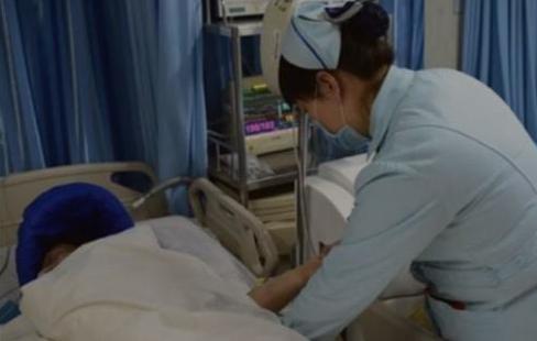 2013年河南大爷骑车摔倒,手术后突然身亡,女儿在骨灰中发现蹊跷