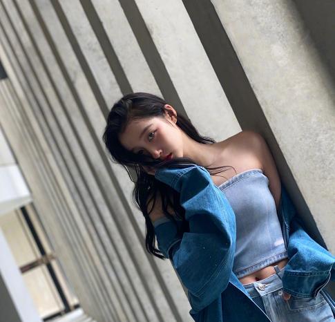 陈晓|关晓彤卡点晒合照为鹿晗庆生火上热搜，我却被她的好身材吸引了！