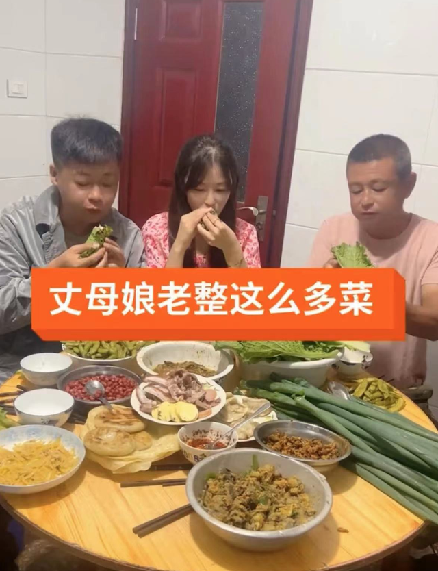 谢永强|谢永强携小12岁美妻回农村娘家,和岳父像同辈,1岁女儿可爱像妈