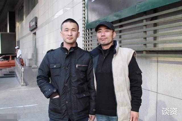 旭日阳刚|旭日阳刚王旭重回工地搬砖,衣服太干净惹争议,同组合刘刚生活富裕发展大不同