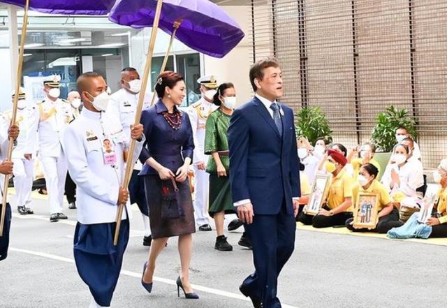 李一桐|王室“一后一妃”恩宠洗牌,诗妮娜退出宫斗舞台,苏提达出尽风头