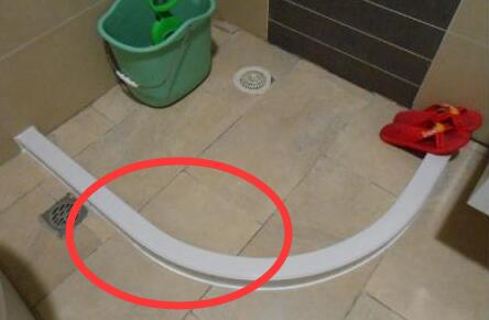 厕所先贴瓷砖还是先装挡水条?没想到装修师傅会这么说,心累!