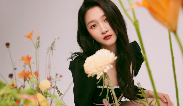 张俪|浙江台818晚会，周深戏腔征服全网，关晓彤甜蜜开嗓，美出新高度