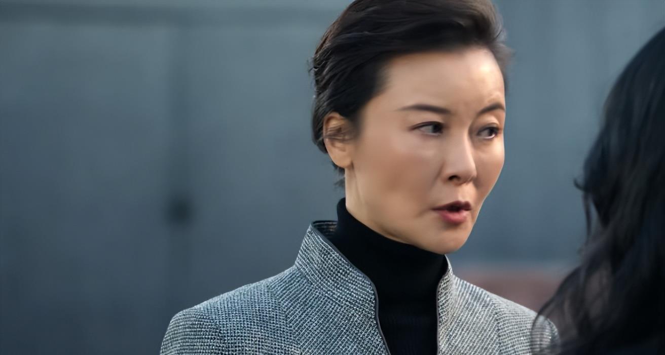 野蛮生长|全程摇头晃脑，表情狰狞，《风吹半夏》女二号把“演技炸裂”玩出新花样