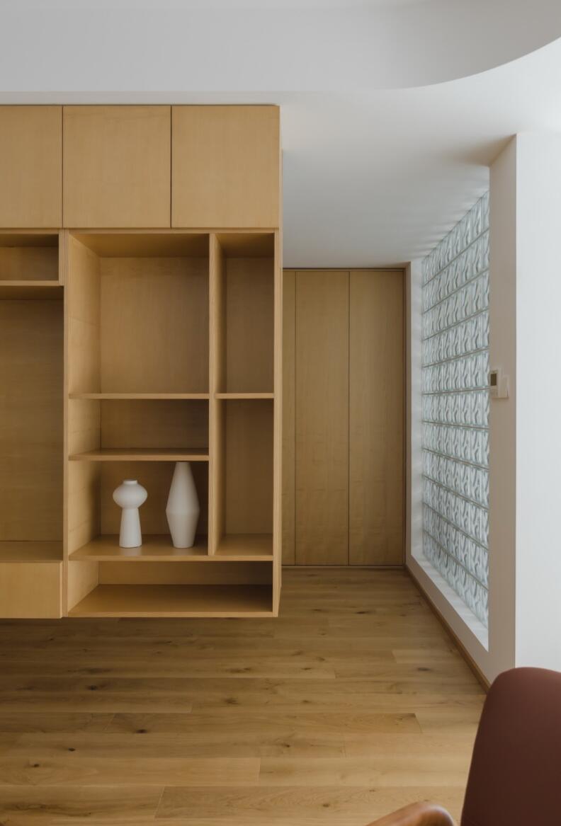 沙发离墙摆放,电视墙悬挂,她137㎡新家,布局简直巧妙至极