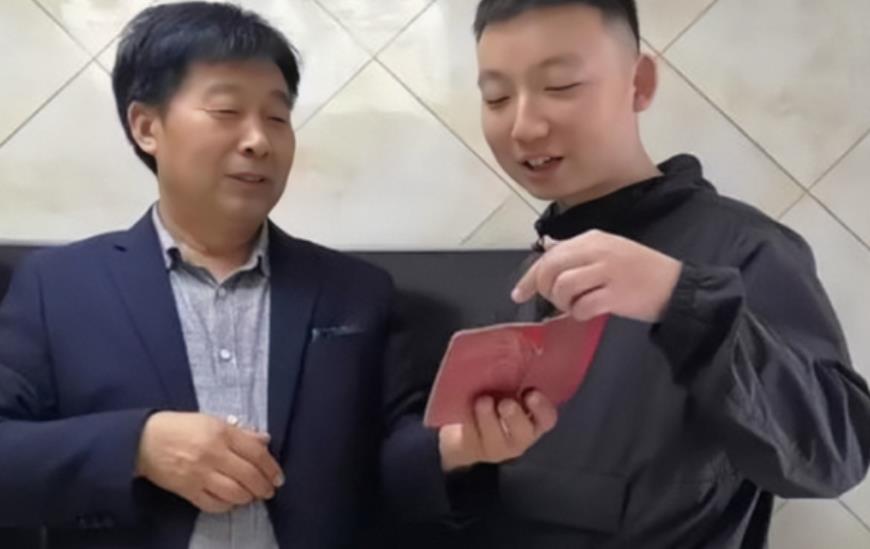 杜新枝|老郭军功章引质疑,杜新枝给92年姚威办95年出生证,杜粉称是真证