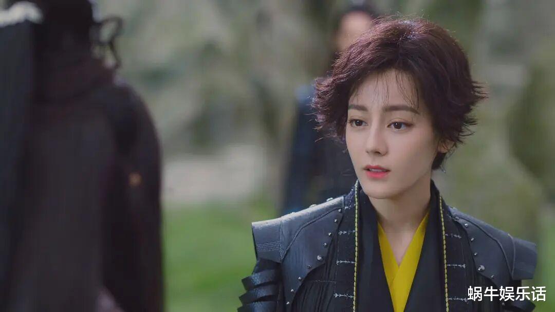 迪丽热巴|与君初相识：迪丽热巴假小子造型被吐槽，谁注意到她的眉毛了？