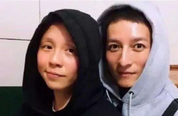 邓伦|维嘉妈妈周志东，忧心儿子的婚恋问题，更牵挂他的身体健康