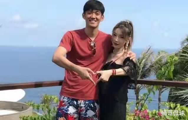颜骏凌|国脚颜骏凌前妻晒海边度假照！他事业巅峰遇离婚，被指渣男未反驳