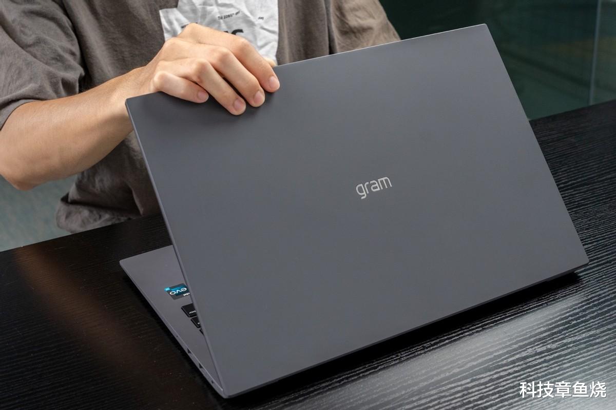 LG|12.12选购轻薄笔电？看LG gram 系列就够了