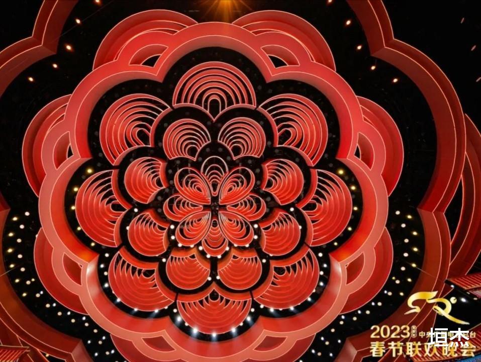 央视春晚|黄渤的跑步机、撒贝宁的增高鞋垫,这才是央视春晚的正确打开方式