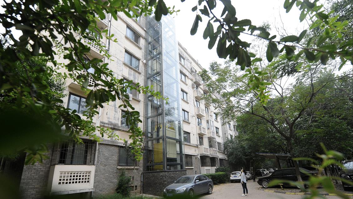 老房子装电梯,1、2楼齐声反对?“共享电梯”来了,不用再争了